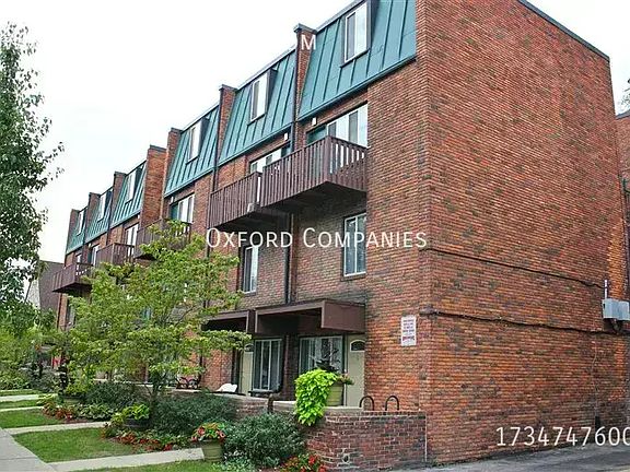 4th image of 1224 Washtenaw Ct APT 9