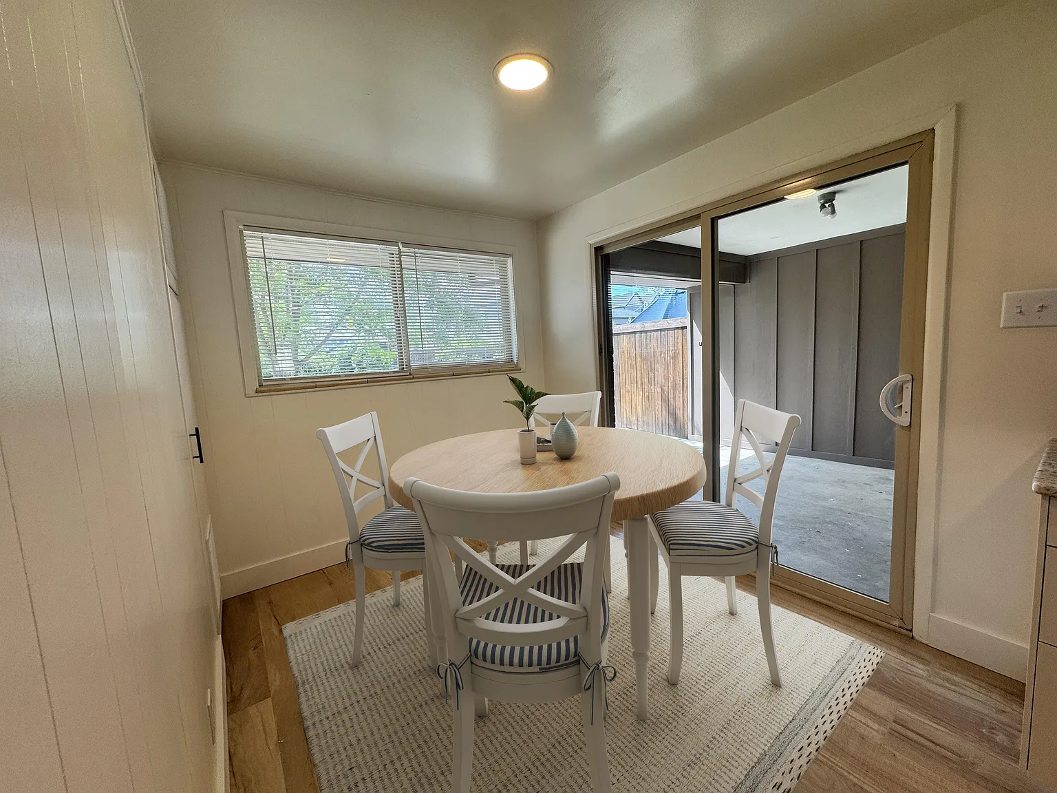 945 Gray St — Photo 3