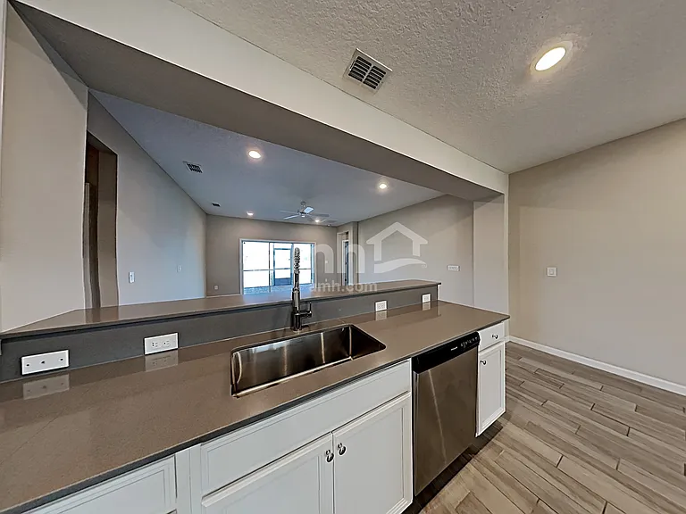 226 Athens Dr — Photo 4