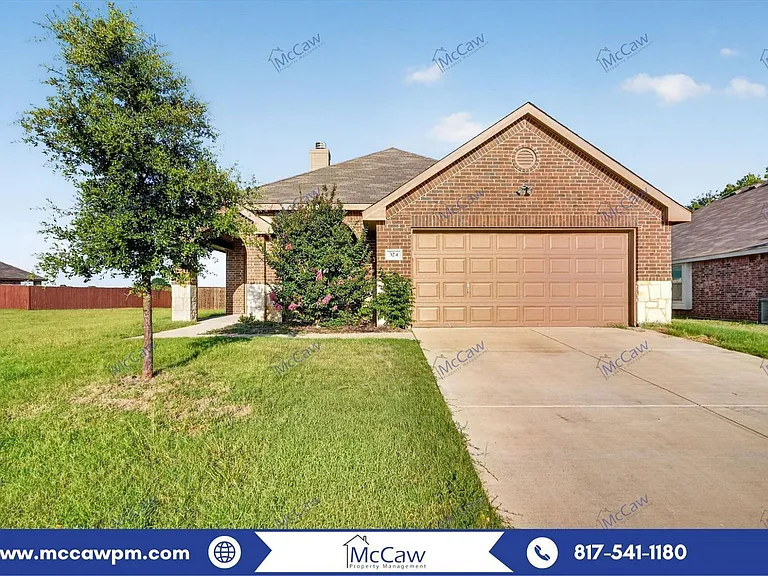 324 Greenhaven Dr — Photo 1