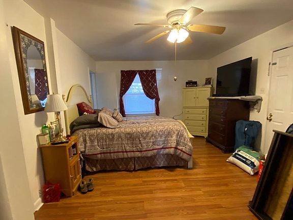 5th image of 726 W Washington St
