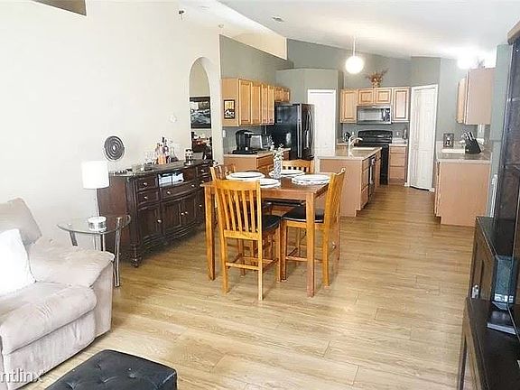 5th image of 1080 Roberta Rd