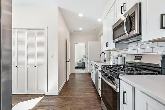 227 N Walnut St — Photo 11