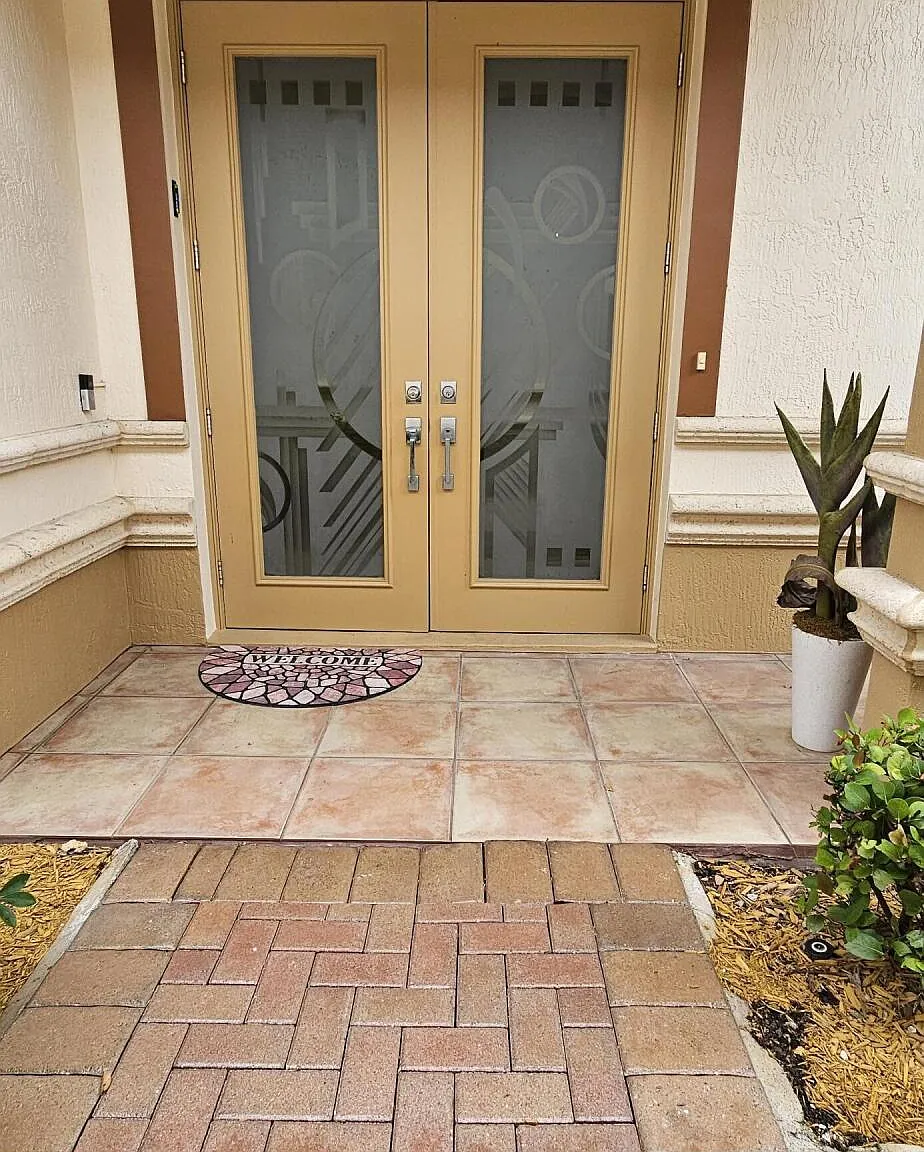 3 bed, 2.5 bath, 2390 sqft, $5,000 — Photo 1