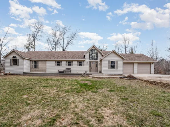6468 Ohls Dr, Weidman, MI 48893