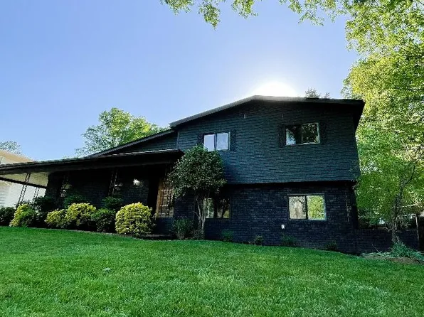 5400 Baker Dr, Charlotte, NC 28210