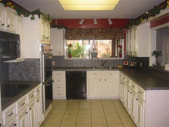 5th image of 1616 Hillcrest St