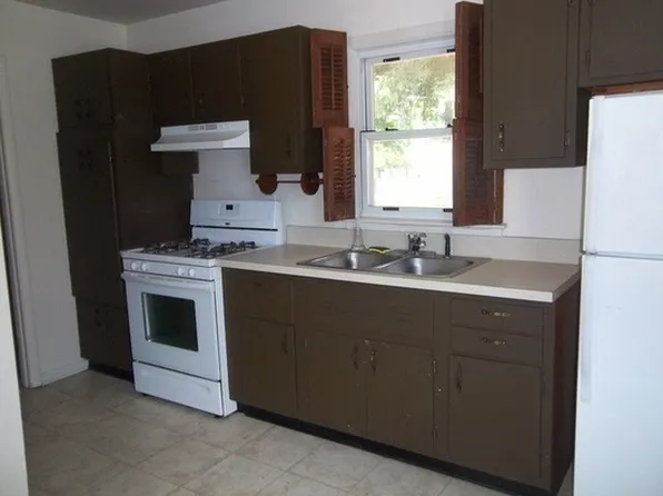 5214 W Elm St, McHenry, IL 60050