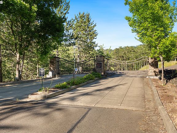 5th image of 1196 Southridge Way
