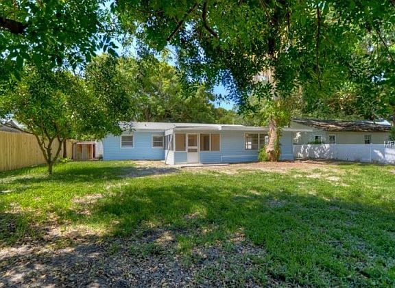 3rd image of 2734 N Terrace Dr
