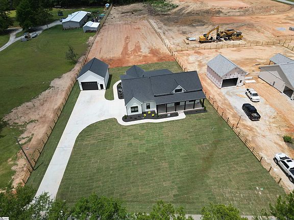2nd image of 58 Quail Rd