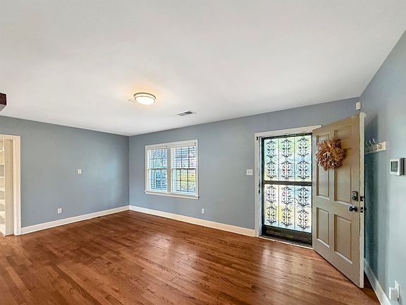 5th image of 2790 Union Ave