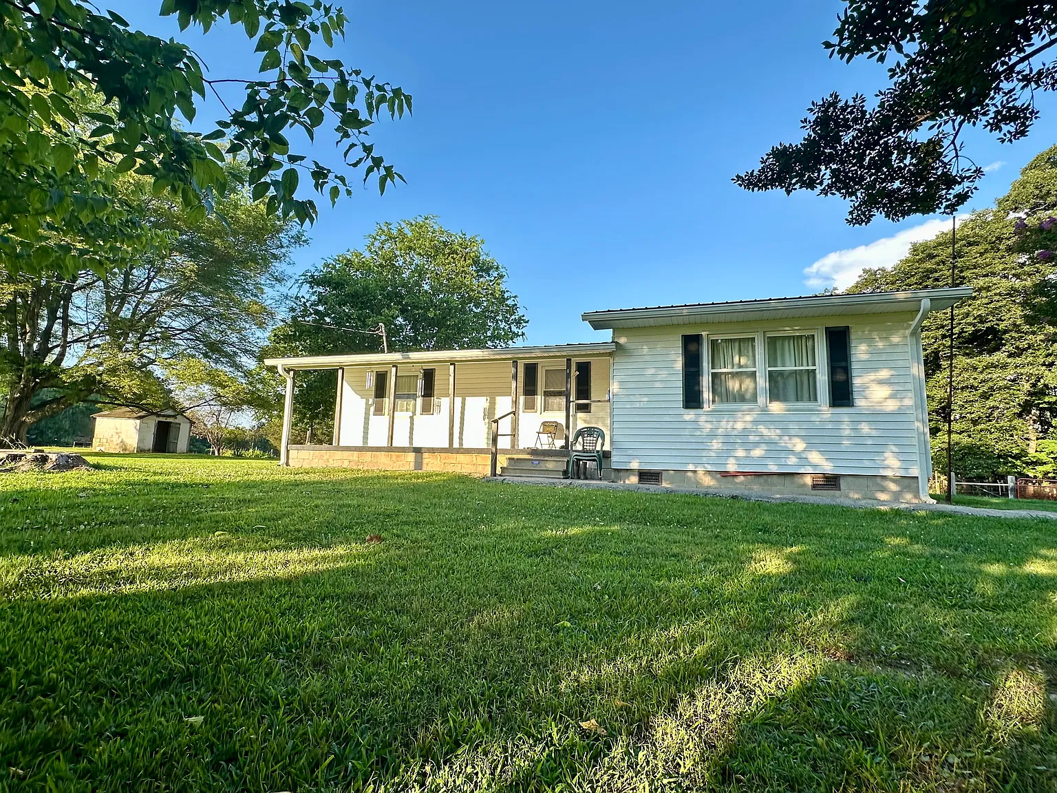 3 bed, 1.5 bath, 1202 sqft, $1,450 — Photo 2