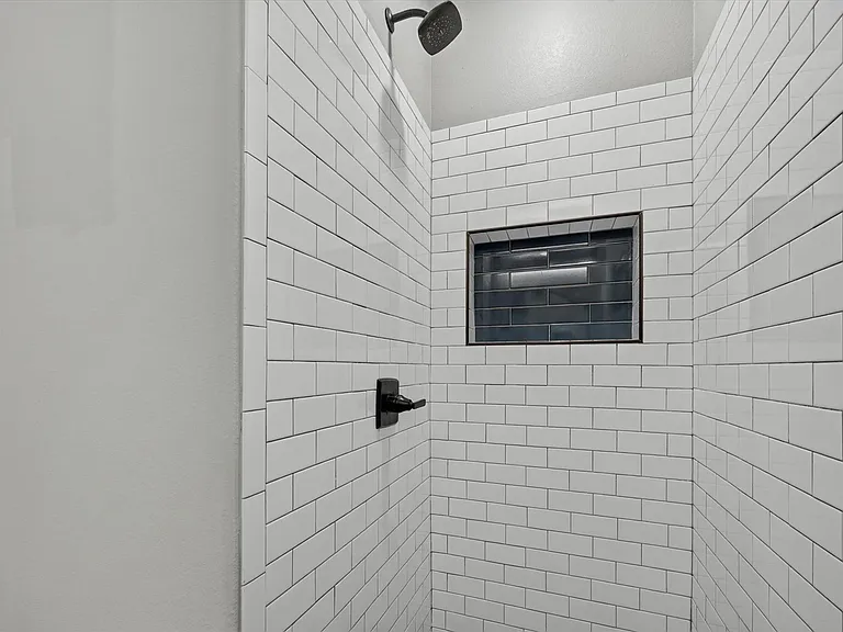 707 E Woodard St — Photo 22