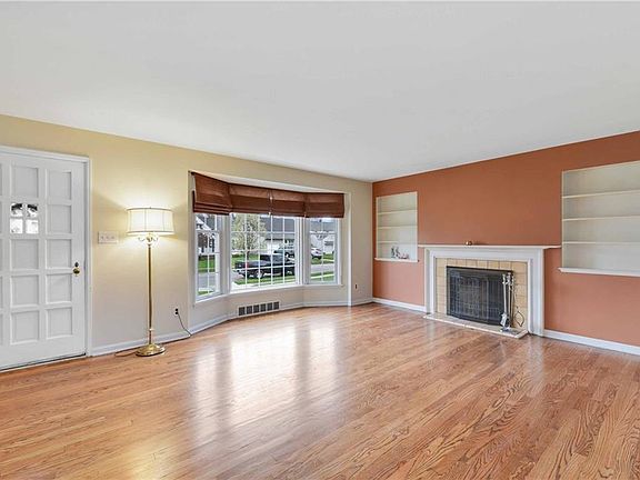 3rd image of 16607 Craigmere Dr