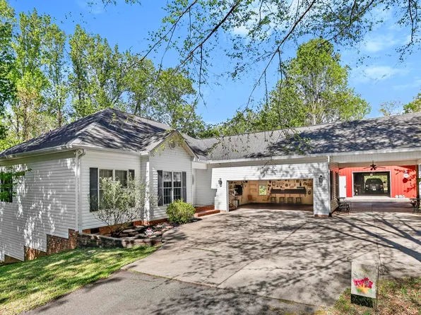 181 Lake Dr, Greer, SC 29651