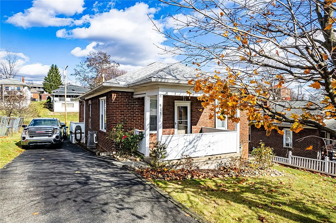 915 Mary St photo 1