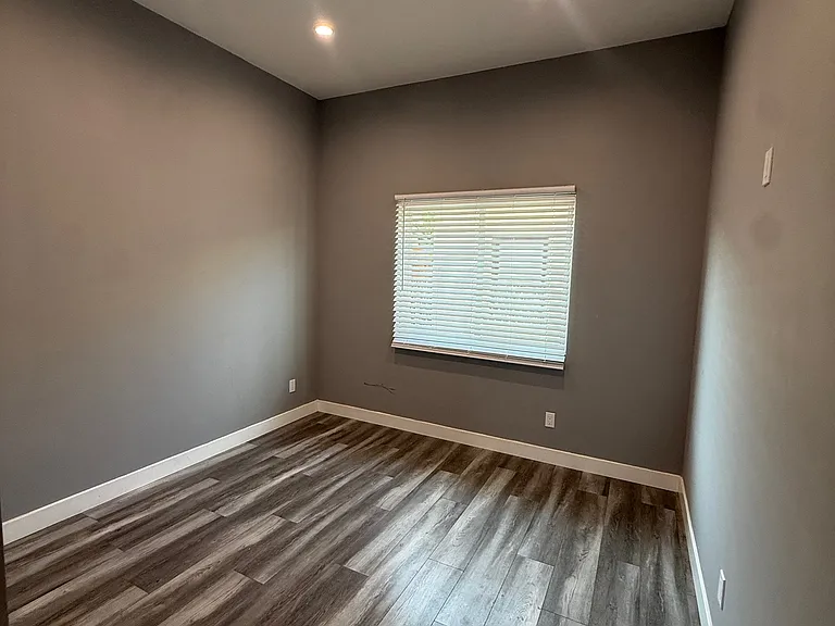 1418 Hewitt St — Photo 10