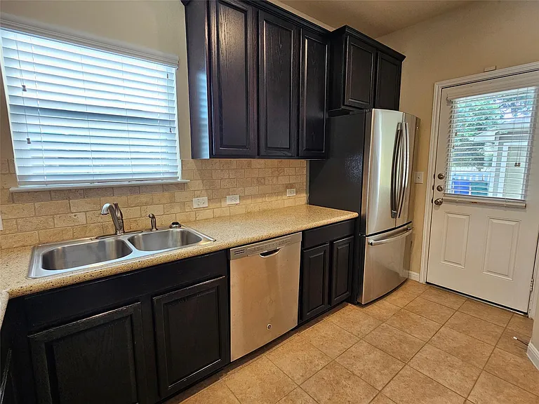 808 Lost Pines Ln — Photo 13