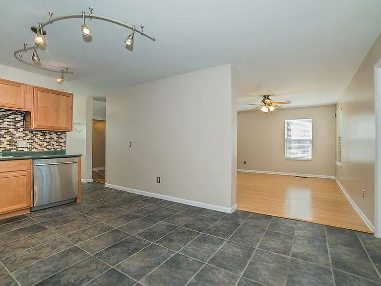 2532 Riverside Dr — Photo 8