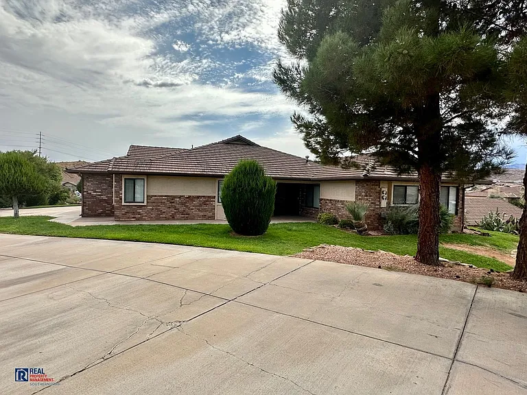 2354 S Hampton Rd — Photo 2