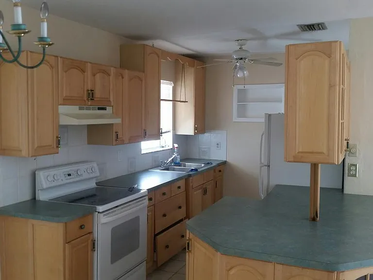 2216 Anne Ave — Photo 5