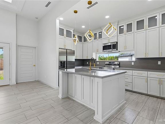 5th image of 2806 Retama St