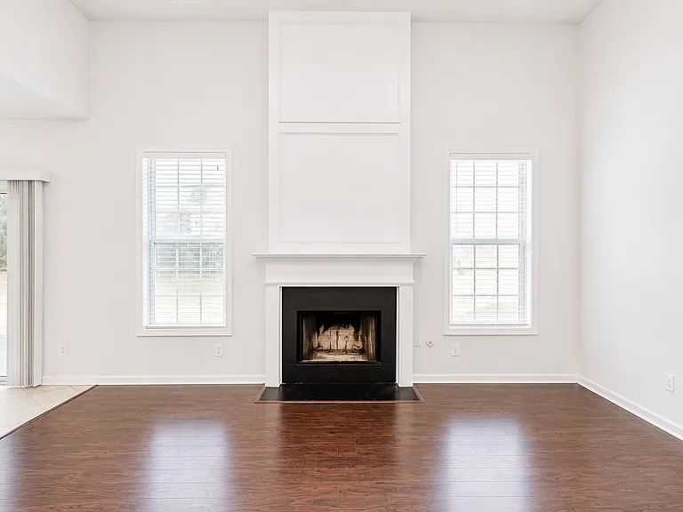 425 Lazy Willow Ln — Photo 4