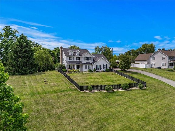 3rd image of 129 Ridge Point Ln
