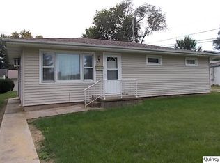 736 Walnut St, Carthage, IL 62321