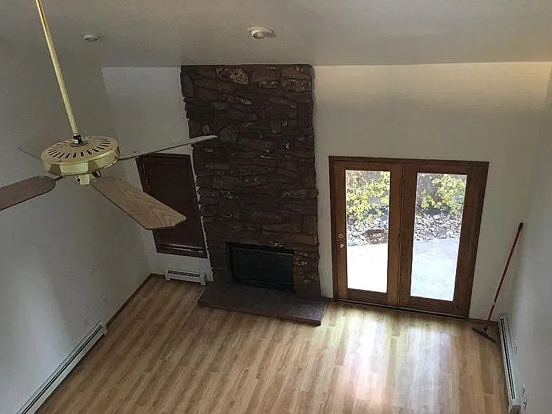 3 bed, 2.5 bath, 1800 sqft, $3,300 — Photo 3