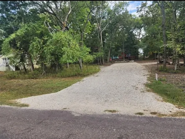 126 Fascination Ln, Linn Valley, KS 66040