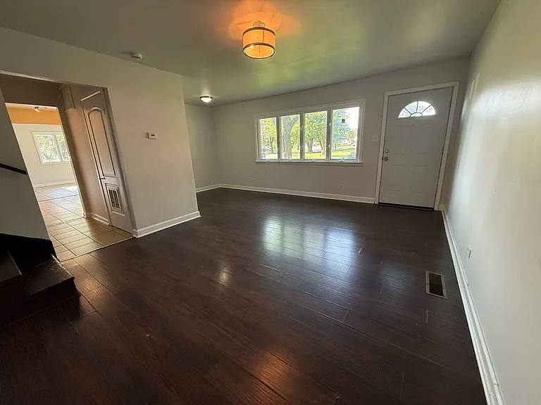 916 Williams St — Photo 4