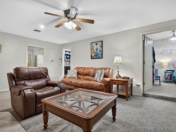 4th image of 507 SW Shawnee Ave