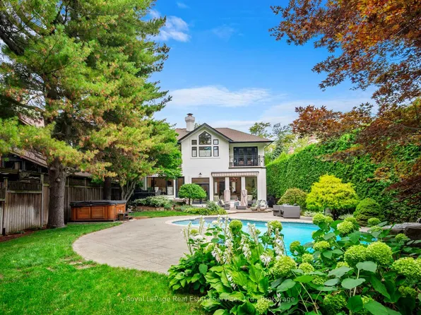74 West St W, Oakville, ON L6L 2Y7