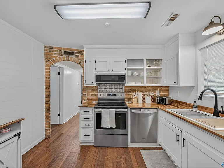 124 W Emert Rd — Photo 9