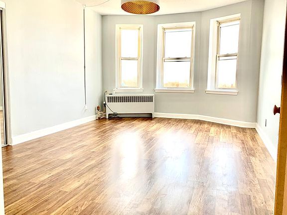 4th image of 285 Lynn Shore Dr APT 706