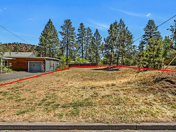 5th image of 608 NE 10th St