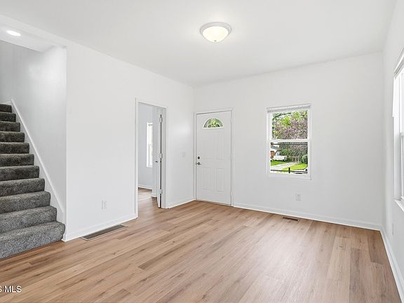 5th image of 815 Woodsdale Ave