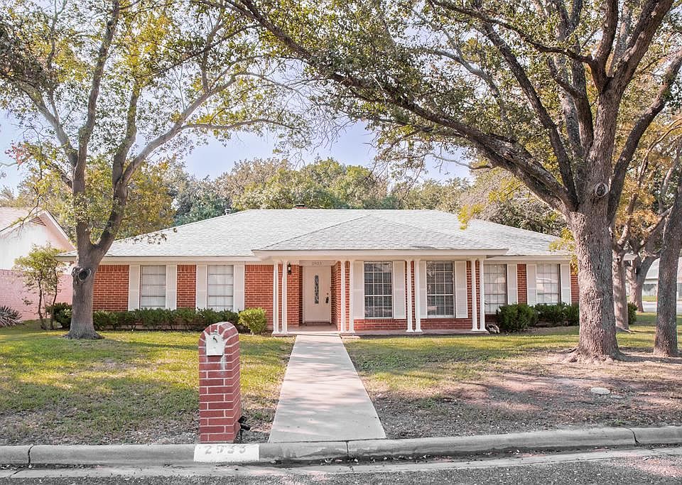 1st image of 2933 Briargrove Ln