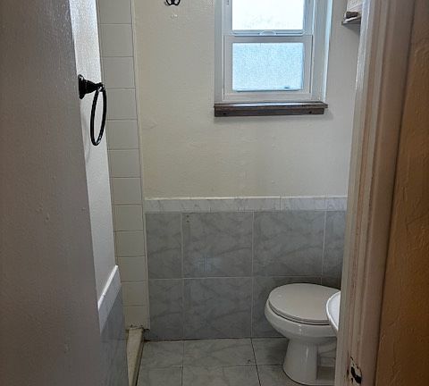 3rd image of 4915 1/2 Cape May Ave