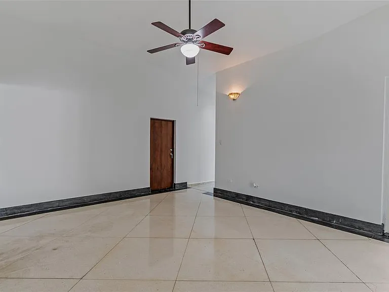 30 G — Photo 8