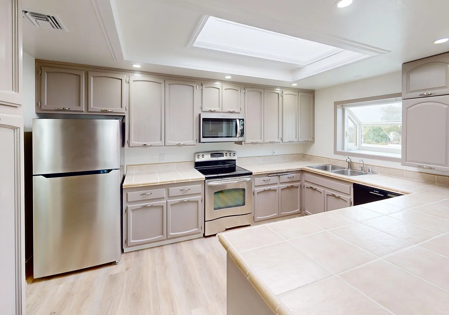 Spacious 3 Bedroom, 2.5 Bathroom Home with Sunroom in Coronado's Village — Photo 1