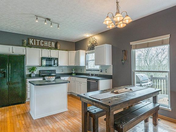 5th image of 2555 Pleasant Crest Ct
