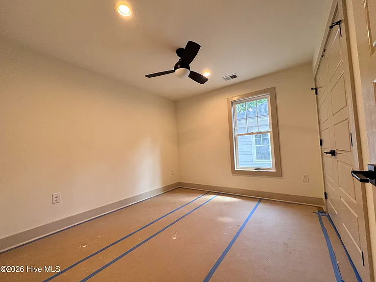 664 Wren Ln — Photo 15