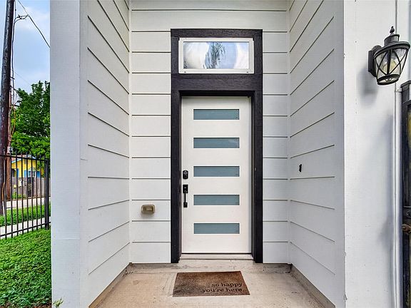4th image of 2714 Nagle St