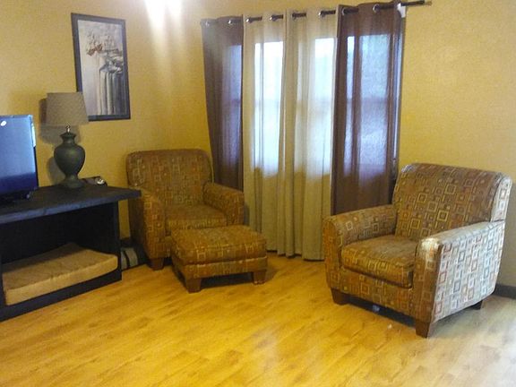 3rd image of 2383 Canterbury Ln