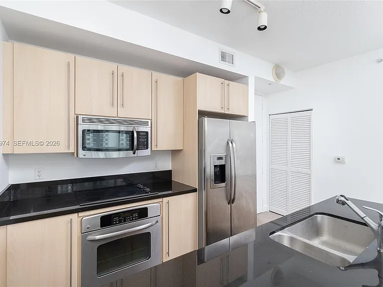 1111 SW 1st Ave #2423 — Photo 4