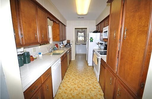 1st image of 2213 Bonvie Dr