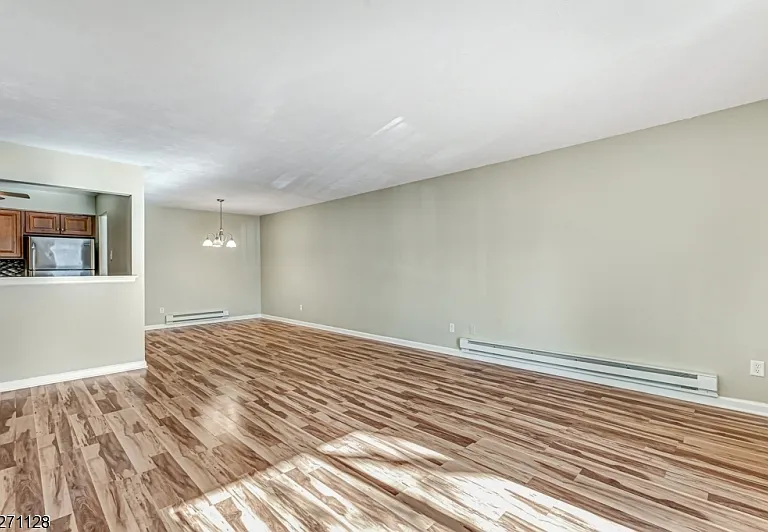 798 Eves Dr #2R — Photo 8